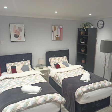 Homey Studio In Newport Perfect For Couples & Travelers Bagian luar foto