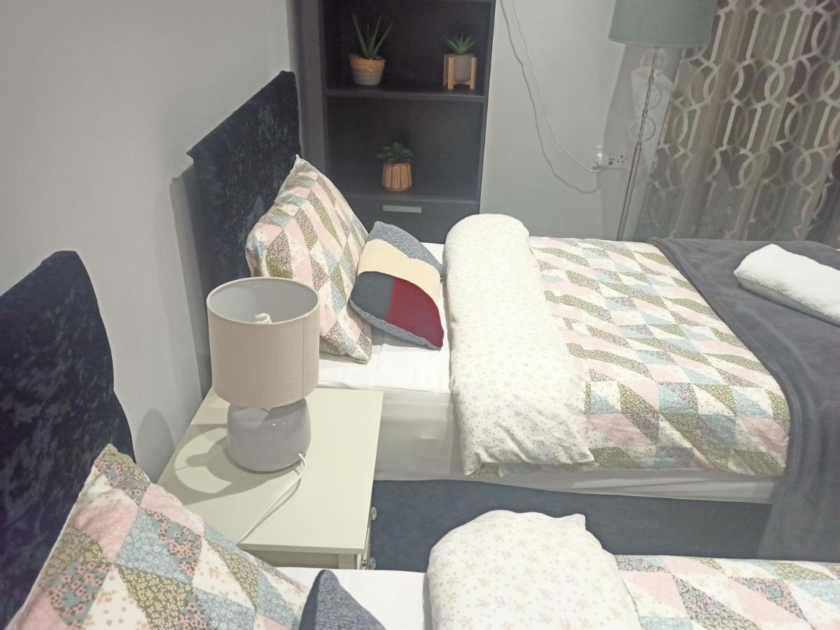 Homey Studio In Newport Perfect For Couples & Travelers Bagian luar foto