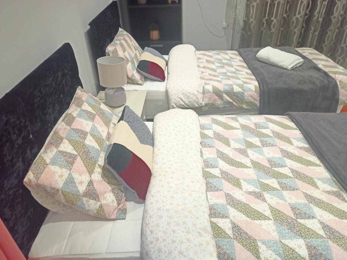 Homey Studio In Newport Perfect For Couples & Travelers Bagian luar foto